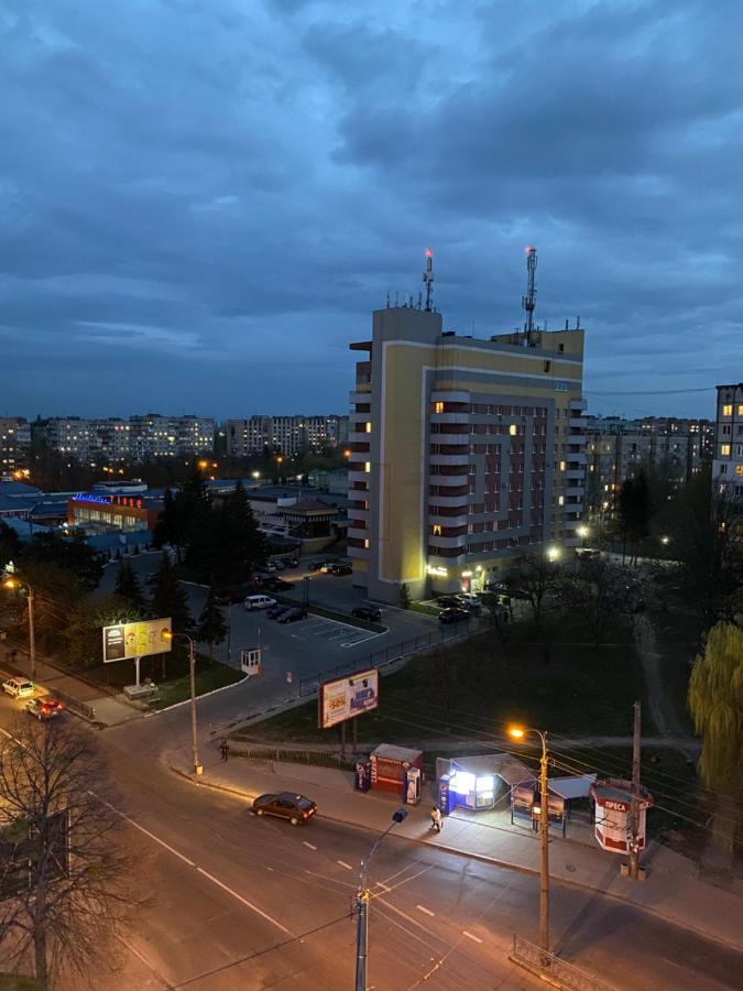 Люкс Апартаменти Район Автовокзалу В Жкарена Та Жк Great House Поблизу Обласноі Лікарні 罗夫诺 外观 照片