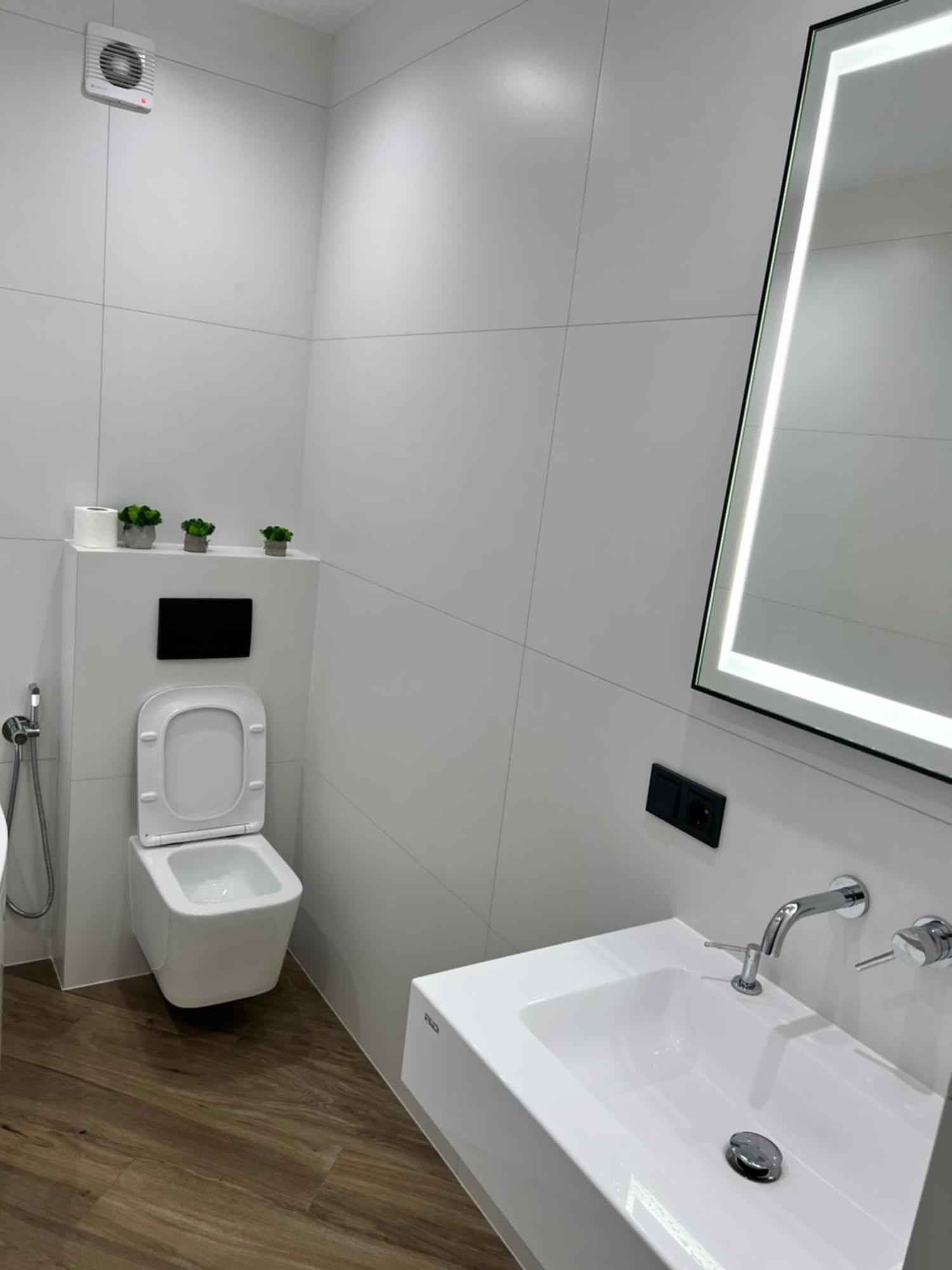 Люкс Апартаменти Район Автовокзалу В Жкарена Та Жк Great House Поблизу Обласноі Лікарні 罗夫诺 外观 照片